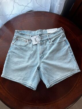 NWT AE 6" Strigid Super High-Waisted Relaxed
Denim Short, Size 2